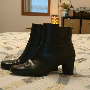 Naturalizer approx 2" heel bootie